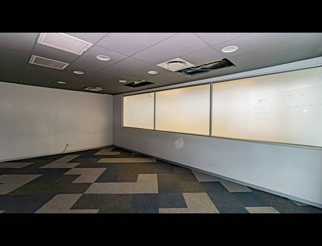 800M² OFFICE TO LET IN FERNDALE